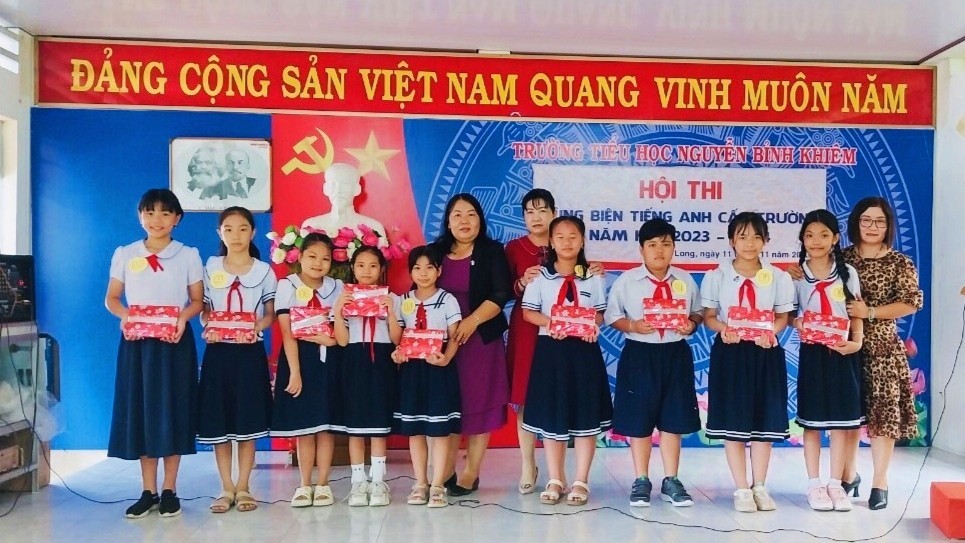 Hội thi hùng biện tiếng Anh